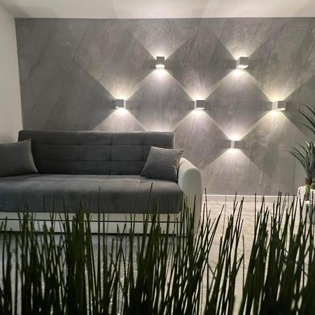 Agate Apartment Belgrado Buitenkant foto